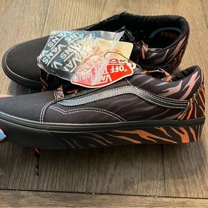 NWT protect tiger Confucius old skool vans
